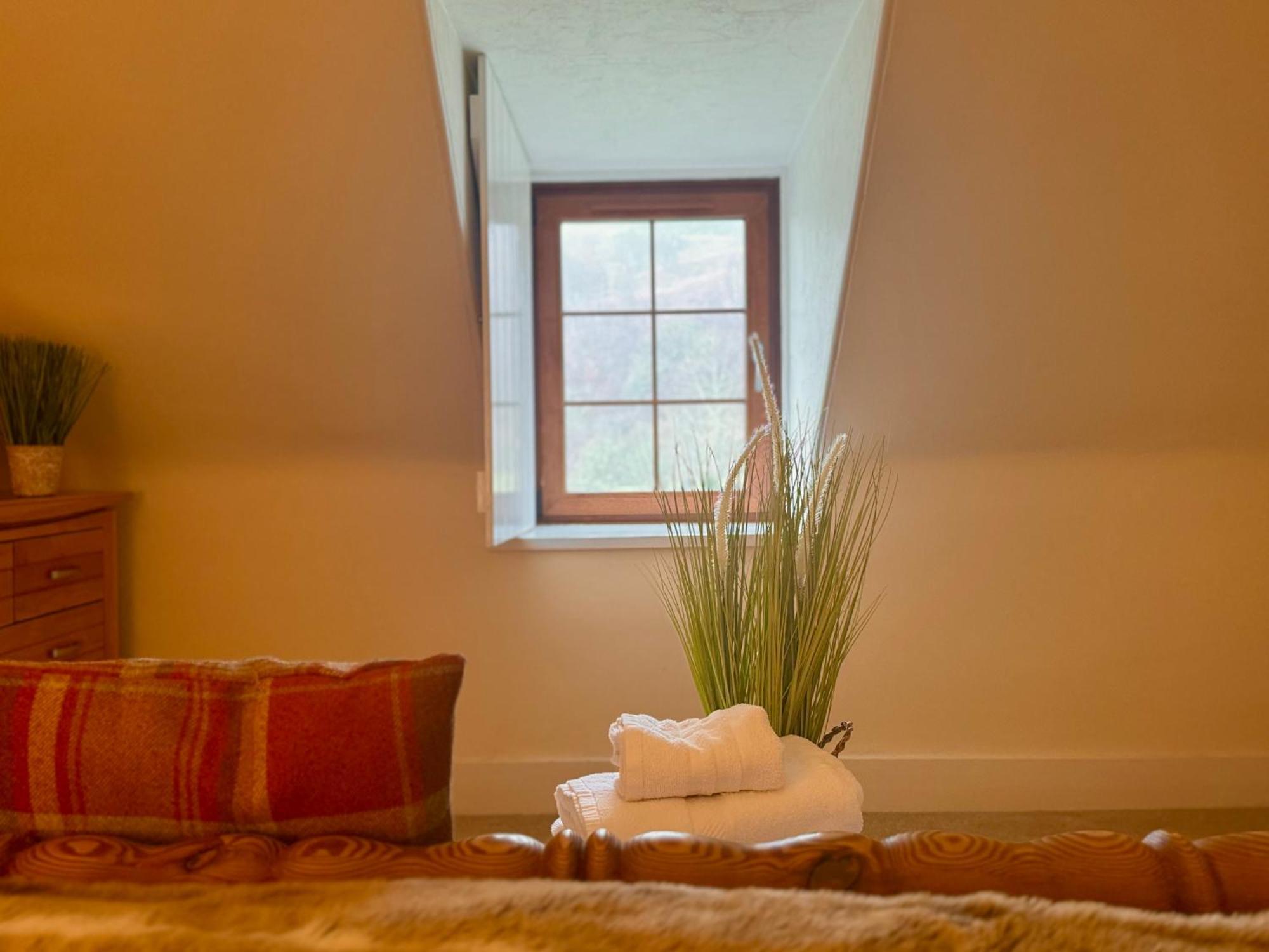 Rosemount Cottage Two - Highland Cottage Garve Extérieur photo